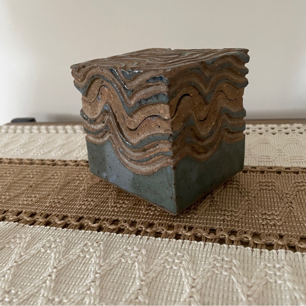 Handmade Artistic Wave Pattern Stone Box - Picture 11 of 11